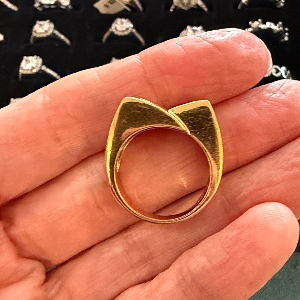 SIZE 8 RING - Picture 3 of 9